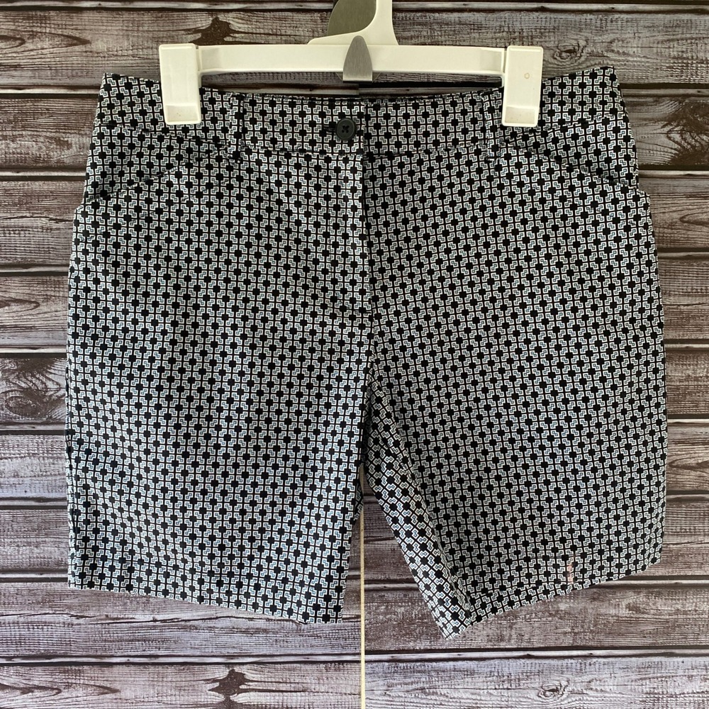 Talbots Women's Short Size 8 Black‎ White Blue Geometric Pockets Mid-Rise
